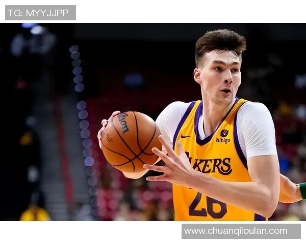 夏季联赛湖人队与骑士队激战正酣年轻球员展现无限潜力与激情