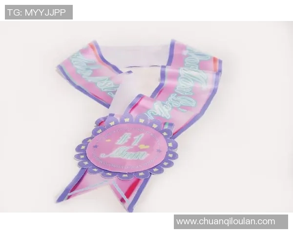 头巾在生活中的多重功能与文化象征探讨