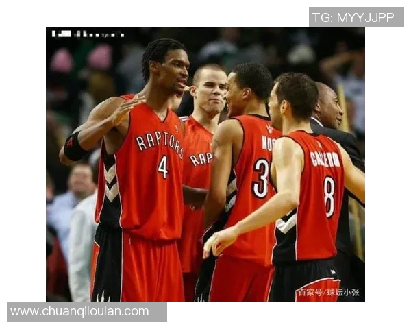 火箭队与活塞队激战22日NBA赛场精彩对决引发球迷热议